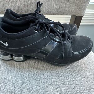 Nike Shox women's black sneakers Size 8.5 GUC
